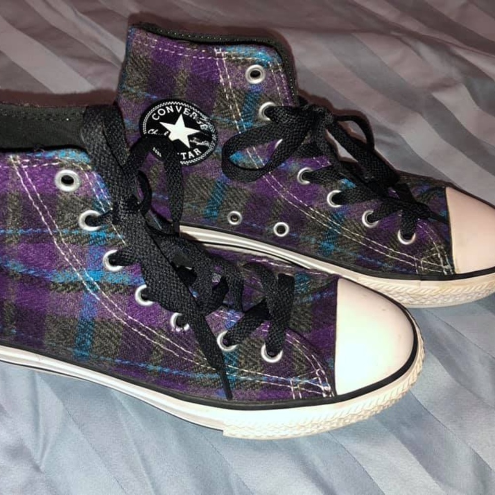 Converse Girls High Top Sneakers Size 2